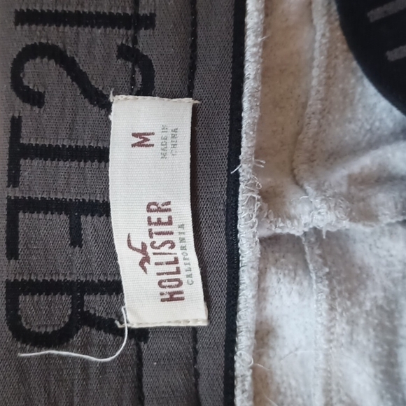 HOLLISTER joggers, size medium. Grey with black lettering around waist. - Picture 5 of 11